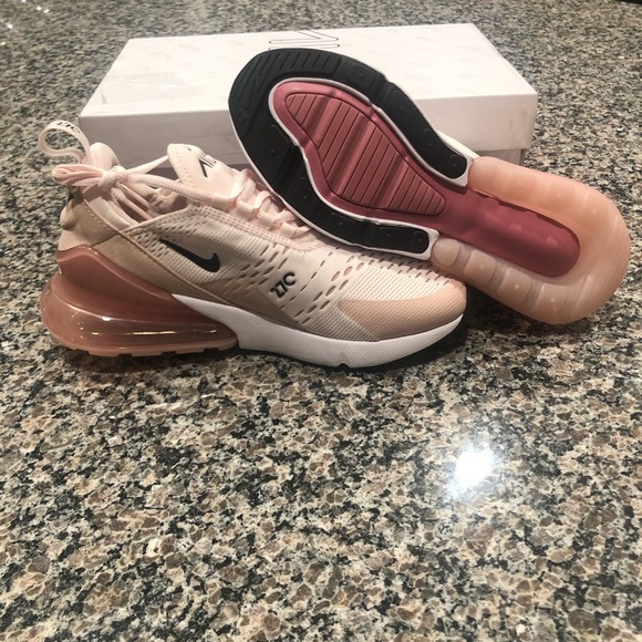 Nike AirMax 270 - Picture 9 of 9